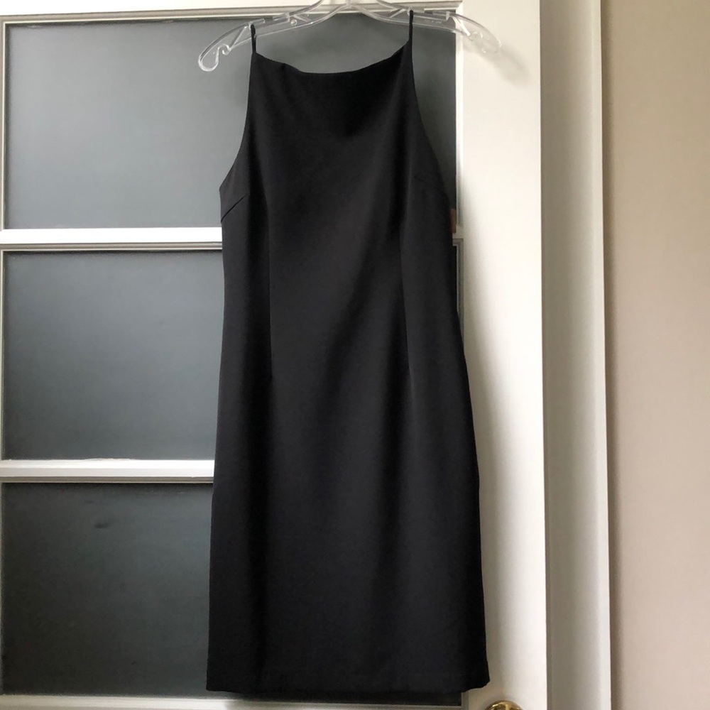 Anna Grace med backless dress